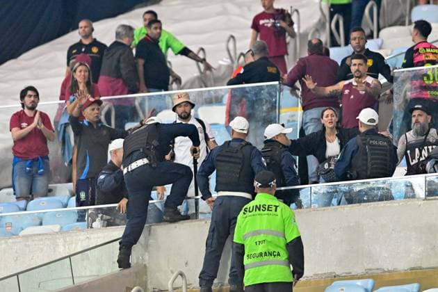 Fußball, Copa Sudamericana, Fluminense Rio de Janeiro - CA Lanus Fluminense x Lanus RIO DE JANEIRO, RJ - 23.09.2025: FLUMINENSE X LANUS - Fluminense (BRA) faces Lanus (ARG) this Tuesday (23), for the Copa Sulamericana, second leg of the quarterfinals. The teams will take to the field at Maracana at 9:30 pm. Fight in the Lanus fans, (Photo: Celso Pupo Fotoarena) x2812275x  CelsoxPupo