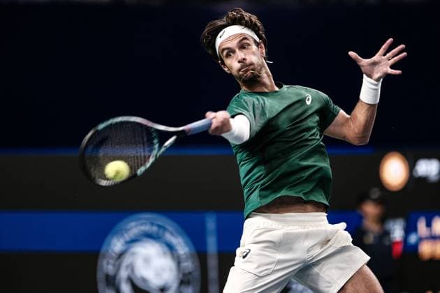 CHENGDU, CHINA - SEPTEMBER 23: Lorenzo Musetti of Italy returns a shot during the Men s Singles final match against Alejandro Tabilo of Chile on Day 8 of 2025 ATP, Tennis Herren Chengdu Open at Sichuan International Tennis Centre on September 23, 2025 in Chengdu, Sichuan Province of China.  Copyright: xVCGx 111592811737