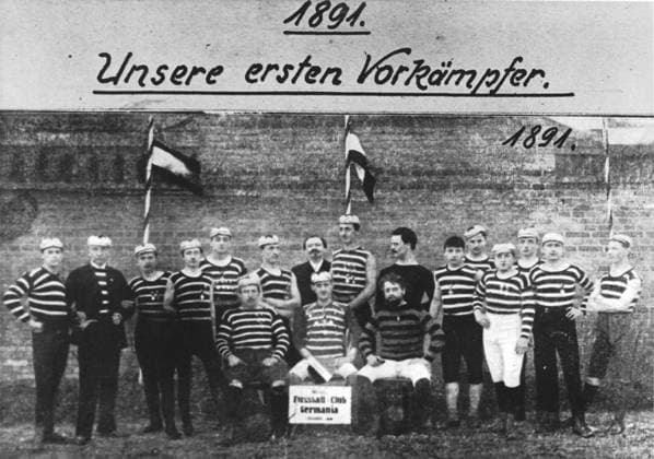 Fussball Deutschland 1888 wurde der Verein GC Germania Berlin gegruendet. (1896 gewinnt er die erste inoffizielle Deutsche Meisterschaft.) U.B.z. die Berliner Germania. 1891 in Berlin - Deutschland !ACHTUNG AUFNAHMEDATUM GESCHÄTZT! *** Football Germany 1888 was the Club GC Germania Berlin founded 1896 wins he The First unofficial German Championship u B Z The Berlin Germania 1891 in Berlin Germany ATTENTION date estimated !ACHTUNG AUFNAHMEDATUM GESCHÄTZT!