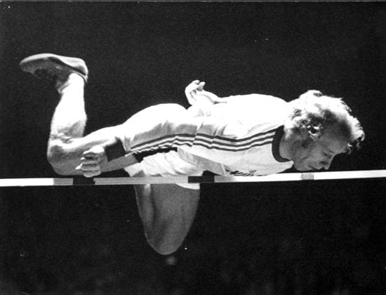 Fussball, Deutschland U.B.z. Hans-Hubert Berti Vogts (GER) beim Hochsprung !ACHTUNG AUFNAHMEDATUM GESCHÄTZT! *** Soccer, Germany u B Z Hans Hubert Berti Vogts ger the High jump ATTENTION date estimated !ACHTUNG AUFNAHMEDATUM GESCHÄTZT!