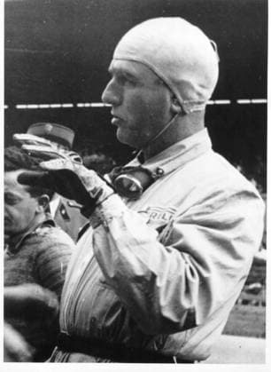 Groï¬‚er Autopreis von Spanien in Barcelona Juan Fangio siegt und holt sich den Titel des Automobil-Weltmeisters 1951. Sein sch°rfster Rivale, Ascari - Italien - belegte Platz 4 in diesem Rennen und wurde in der Gesamtwertung Zweiter. U.B.z. Fangio -Argentinien !ACHTUNG AUFNAHMEDATUM GESCHÄTZT!