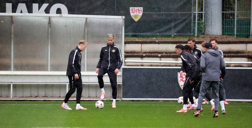 20.09.25 VfB Stuttgart Training Deutschland, Stuttgart, 24.09.2025, Fussball, Bundesliga, VfB Stuttgart Training: v.l. Chris Führich, Atakan Karazor.