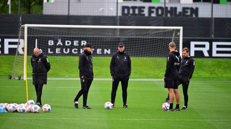 24.09.2025; Moenchengladbach; Fussball, Herren, Saison 2025 2026, Training Borussia Moenchengladbach Das Gladbacher Trainer-Team v. li. Eugen Polanski (Interimstrainer Gladbach), Guido Streichsbier (Co-Trainer Gladbach), Oliver Neuville (Co-Trainer Gladbach), Tobias Trulsen (Co-Trainer-Gladbach), Tony Jantschke (Assistenztrainer Gladbach) DFL regulations prohibit any use of photographs as image sequences and or quasi-video. Borussia-Park NRW Deutschland