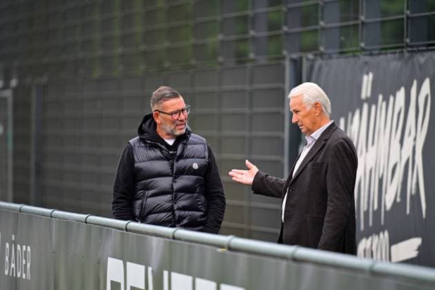 24.09.2025; Moenchengladbach; Fussball, Herren, Saison 2025 2026, Training Borussia Moenchengladbach Im Gespraech v. li. Uwe Kamps (Praesidiumsmitglied Gladbach), Rainer Bonhof (Praesident Gladbach) DFL regulations prohibit any use of photographs as image sequences and or quasi-video. Borussia-Park NRW Deutschland