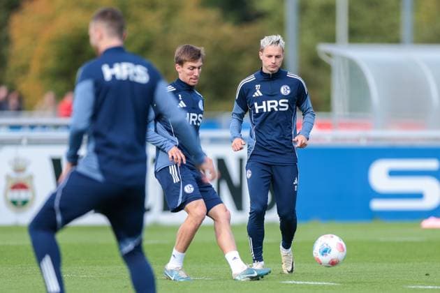 24.09.2025, Fussball, Saison 2025 2026, Training FC Schalke 04, v. l. Felipe Sanchez (FC Schalke 04), Finn Porath (FC Schalke 04), Gelsenkirchen Trainingsgelände FC Schalke 04 NRW Deutschland xRHR-FOTO YYx Copyright: RHR-FOTOx RHR-FOTO YY