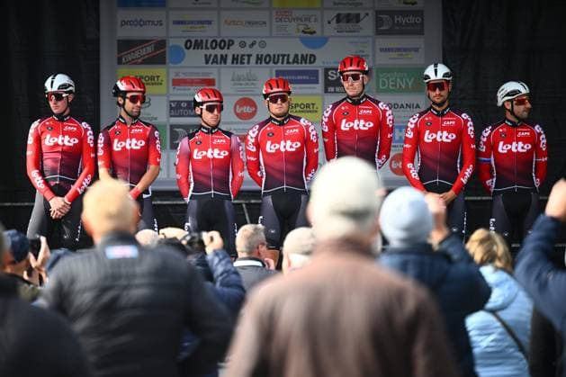 Omloop van Het Houtland 2025 Cycling Race LICHTERVELDE, BELGIUM - SEPTEMBER 24 : Lotto riders during the 78th edition of Omloop van Het Houtland an UCI Class 1.1 one day cycling road race for Men Elite of 198,7 km with start in Eernegem and finish in Lichtervelde on September 24, 2025 in Lichtervelde, Belgium, 24 09 2025 Lichtervelde Belgium  Copyright: xGvgx