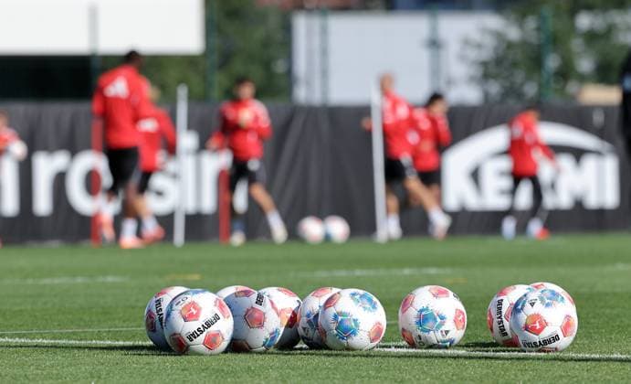 Trainingsbälle Symbolfoto Feature Fußball Fussball Training 1.Bundesliga Herren DFL Saison 2025 2026 24.09.2025 1.FC Union Berlin FCU DFL regulations prohibit any use of photographs as image sequences and or quasi-video.