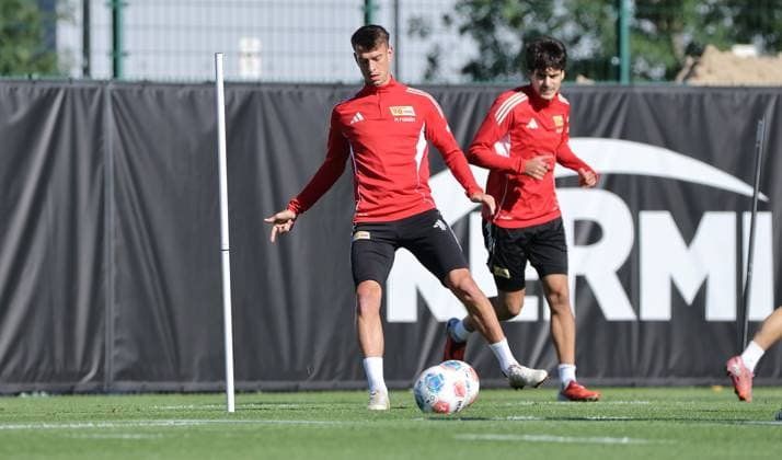 Janik Haberer am Ball, Diogo Leite Fußball Fussball Training 1.Bundesliga Herren DFL Saison 2025 2026 24.09.2025 1.FC Union Berlin FCU DFL regulations prohibit any use of photographs as image sequences and or quasi-video.