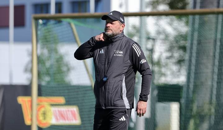 Trainer Steffen Baumgart Aktion Oberkörper Fußball Fussball Training 1.Bundesliga Herren DFL Saison 2025 2026 24.09.2025 1.FC Union Berlin FCU DFL regulations prohibit any use of photographs as image sequences and or quasi-video.
