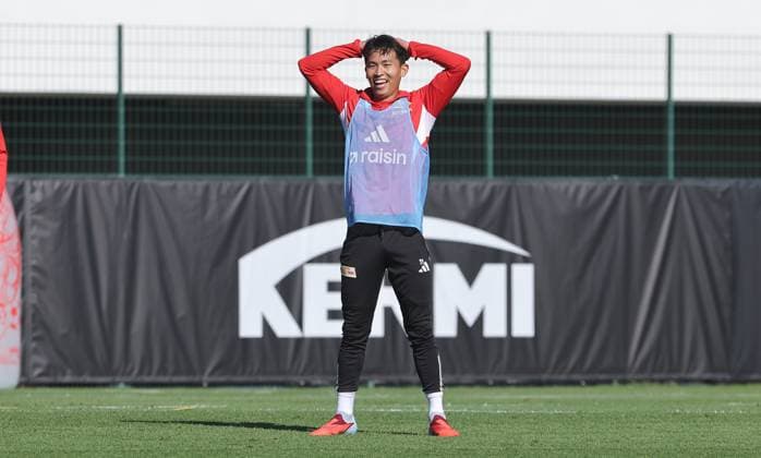 Wooyeong Jeong lacht Einzelbild Freisteller Aktion Fußball Fussball Training 1.Bundesliga Herren DFL Saison 2025 2026 24.09.2025 1.FC Union Berlin FCU DFL regulations prohibit any use of photographs as image sequences and or quasi-video.