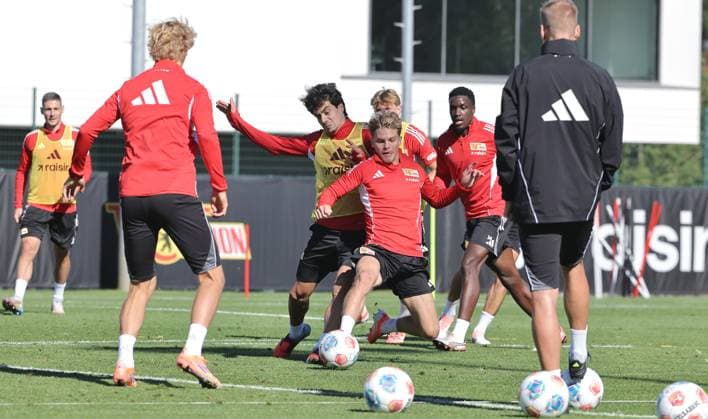 Diogo Leite, Andras Schäfer Zweikampf Spielszene Aktion Fußball Fussball Training 1.Bundesliga Herren DFL Saison 2025 2026 24.09.2025 1.FC Union Berlin FCU DFL regulations prohibit any use of photographs as image sequences and or quasi-video.