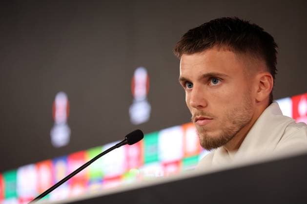 24.09.2025, Deutschland, Stuttgart, Fußball UEFA Europa League, VfB Stuttgart Pressekonferenz, Ermedin Demirovic (VfB)