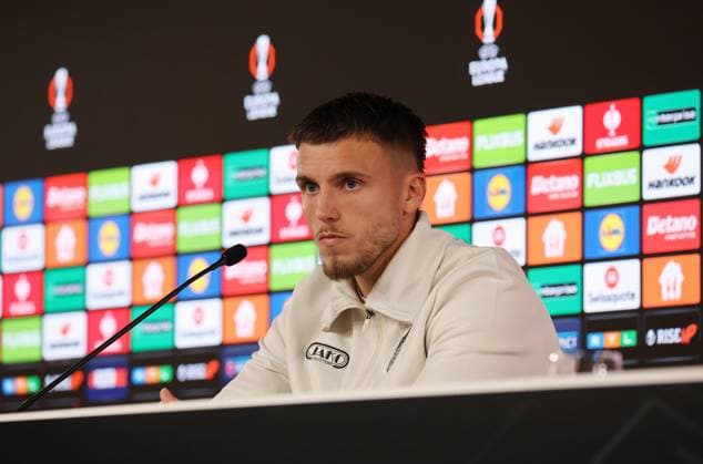 24.09.2025, Deutschland, Stuttgart, Fußball UEFA Europa League, VfB Stuttgart Pressekonferenz, Ermedin Demirovic (VfB)