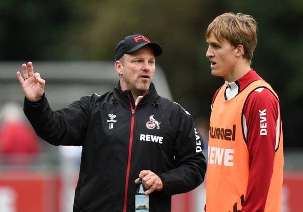 24.09.2025, xophax, Fussball , 1.FC Köln 1.FC Köln, Fussball-Bundesliga Saison 2025 2026 , Training Trainer Lukas Kwasniok ( 1.FC Köln ) und Timo Hübers (DFL DFB REGULATIONS PROHIBIT ANY USE OF PHOTOGRAPHS as IMAGE SEQUENCES and or QUASI-VIDEO) Köln