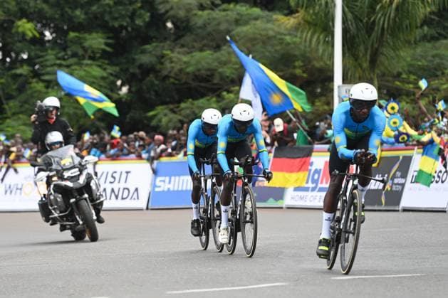 2025 UCI Road World Championships Picture by Simon Wilkinson SWpix.com - 24 09 2025 - Cycling - 2025 UCI Road World Championships - Kigali Convention Centre, Kigali, Rwanda - Team Time Trial Mixed Relay - Patrick Byukusenge (Rwanda), Eric Nkundabera (Rwanda), Mike Uwiduhaye (Rwanda) Copyright: x xSWpix.comx(t axPhotographyxHubxLtd)xSimonxWilkinson SWpix.comx SWP-3030-6344