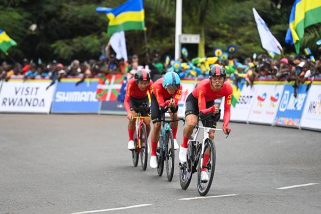 2025 UCI Road World Championships Picture by Simon Wilkinson SWpix.com - 24 09 2025 - Cycling - 2025 UCI Road World Championships - Kigali Convention Centre, Kigali, Rwanda - Team Time Trial Mixed Relay - You Li (China), Jiankun Liu (China), Haoyu Su (China) Copyright: x xSWpix.comx(t axPhotographyxHubxLtd)xSimonxWilkinson SWpix.comx SWP-3030-6345