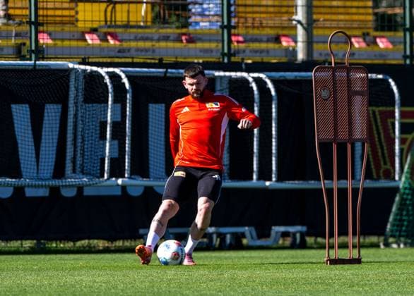 Fußball, Herren, Saison 2025 2026, 1. Bundesliga, 1. FC Union Berlin, Training, Oliver Burke (1. FC Union Berlin) im Individualtraining, 24.09. 2025, Copyright: xMatthiasxKochx