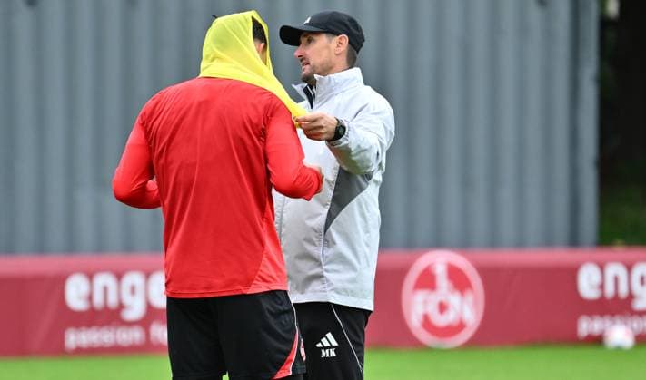 24.09.2025 - Fussball - 2. Fussball - Bundesliga - Saison 2025 2026 - 1. FC Nürnberg Nuernberg FCN ( Club ) - Training - Sportfoto Zink - xwoxzix - Joel Skowronek (39, 1. FC Nürnberg FCN II ) Miroslav Miro Klose ( Trainer 1. FC Nürnberg FCN )