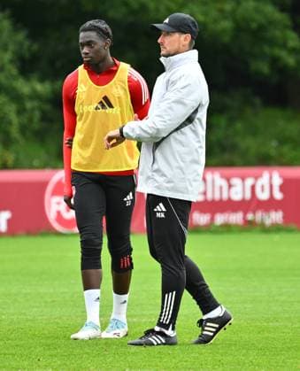 24.09.2025 - Fussball - 2. Fussball - Bundesliga - Saison 2025 2026 - 1. FC Nürnberg Nuernberg FCN ( Club ) - Training - Sportfoto Zink - xwoxzix - Mustapha Hindolo (22, 1. FC Nürnberg FCN ) Miroslav Miro Klose ( Trainer 1. FC Nürnberg FCN )