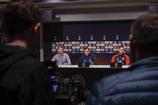 DEVENTER , 24-09-2025 , Stadium De Adelaarshorst , season 2025 2026 , UEFA Europa League League phase . press conference, PK, Pressekonferenz and training before the Europa League match between Go Ahead Eagles and FCSB, Picture shows Press officer Wesley de Bree, GA Eagles player Mats Deijl GA Eagles trainer coach Melvin Boel Press conference and training before Go Ahead Eagles - FCSB  x31173190x Copyright: