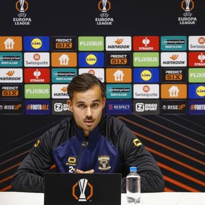 DEVENTER , 24-09-2025 , Stadium De Adelaarshorst , season 2025 2026 , UEFA Europa League League phase . press conference, PK, Pressekonferenz and training before the Europa League match between Go Ahead Eagles and FCSB, Picture shows GA Eagles player Mats Deijl Press conference and training before Go Ahead Eagles - FCSB  x31173208x Copyright: