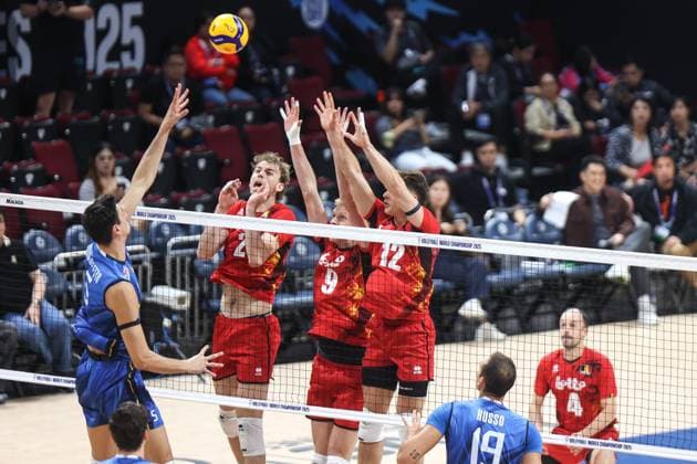 2025.09.24 Pasay City Manila siatkowka mezczyn Mistrzostwa Swiata FIVB 2025 Wlochy - Belgia N z Ferre Reggers Wout D Heer Seppe Rotty Foto Szymon Gorski PressFocus 2025.09.24 Pasay City Manila volleyball men FIVB Men s World Championship, WM, Weltmeisterschaft 2025 ITALY v BELGIUM FIVB Men s World Championship 2025 Italy - Belgium quarter finals Credit: Szymon Gorski PressFocus NEWSPIX.PL --- newspix.pl 