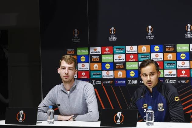 DEVENTER , 24-09-2025 , Stadium De Adelaarshorst , season 2025 2026 , UEFA Europa League League phase . press conference, PK, Pressekonferenz and training before the Europa League match between Go Ahead Eagles and FCSB, Picture shows press officer Wesley de Bree, GA Eagles player Mats Deijl Press conference and training before Go Ahead Eagles - FCSB  x31173337x Copyright: