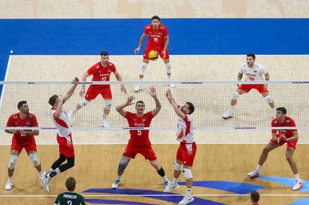 Turkiye v Poland - Men s Volleyball World Championship, WM, Weltmeisterschaft 2025 METRO MANILA, PHILIPPINES - SEPTEMBER 24: Players of Turkiye in action during the FIVB Volleyball Men s World Championship quarter finals between Turkiye and Poland at the Mall of Asia Arena, in Pasay City, Metro Manila, Philippines, on September 24, 2025. Daniel Ceng Anadolu Metro Manila Philippines. Editorial use only. Please get in touch for any other usage.  Copyright: x2025xAnadoluxDanielxCengx