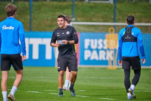 24.09.2025, Fußball, Herren, 2.BL, Saison 2025 2026, Training Holstein Kiel Trainer Marcel Rapp Kiel, Projensdorf Projensdorf, Trainigsplatz, Kuns Schleswig-Holstein Deutschland