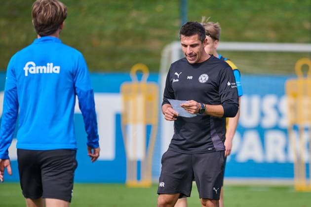 24.09.2025, Fußball, Herren, 2.BL, Saison 2025 2026, Training Holstein Kiel Trainer Marcel Rapp Kiel, Projensdorf Projensdorf, Trainigsplatz, Kuns Schleswig-Holstein Deutschland