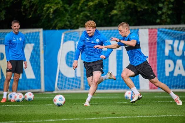 24.09.2025, Fußball, Herren, 2.BL, Saison 2025 2026, Training Holstein Kiel Robert Wagner gegen Ivan Nekic Kiel, Projensdorf Projensdorf, Trainigsplatz, Kuns Schleswig-Holstein Deutschland
