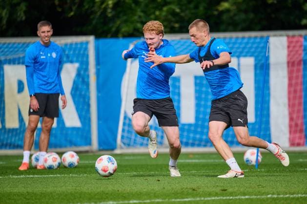 24.09.2025, Fußball, Herren, 2.BL, Saison 2025 2026, Training Holstein Kiel Robert Wagner gegen Ivan Nekic Kiel, Projensdorf Projensdorf, Trainigsplatz, Kuns Schleswig-Holstein Deutschland