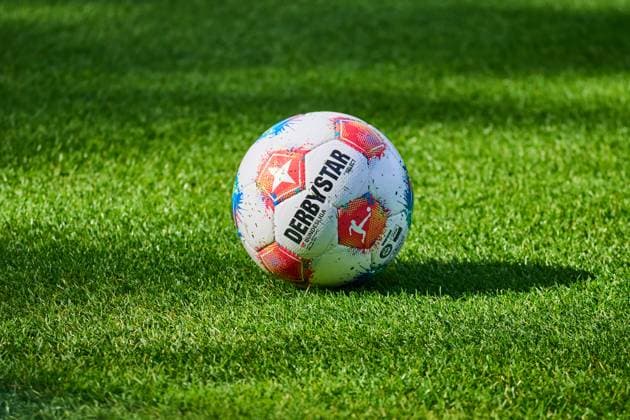 24.09.2025, Fußball, Herren, 2.BL, Saison 2025 2026, Training Holstein Kiel Spielball, Symbolbild Kiel, Projensdorf Projensdorf, Trainigsplatz, Kuns Schleswig-Holstein Deutschland