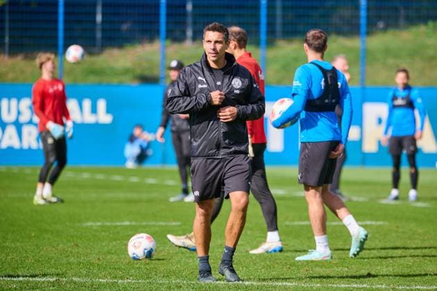 24.09.2025, Fußball, Herren, 2.BL, Saison 2025 2026, Training Holstein Kiel Trainer Marcel Rapp Kiel, Projensdorf Projensdorf, Trainigsplatz, Kuns Schleswig-Holstein Deutschland
