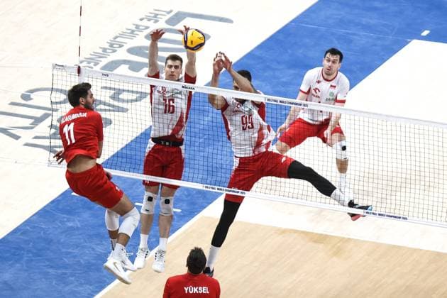 2025.09.24 Pasay City Manila siatkowka mezczyn Mistrzostwa Swiata FIVB 2025 Polska - Turcja N z KAMIL SEMENIUK NORBERT HUBER MARCIN KOMENDA Foto Szymon Gorski PressFocus 2025.09.24 Pasay City Manila Volleyball men FIVB Men s World Championship, WM, Weltmeisterschaft 2025 quarterfinal match Poland v Turkiye Polska - Turcja FIVB Men s World Championship 2025 Poland - Turkey quarter finals cwiercfinal Wilredo Leon Bartosz Kurek radosc zwyciestwo winner win Credit: Szymon Gorski PressFocus NEWSPIX.PL --- newspix.pl 