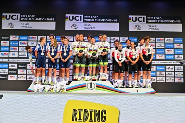 Siegerehrung Mixed-Team-Staffel Straßen-WM 2025 Ruanda Siegerehrung Mixed-Team-Staffel (Mixed Relay TTT) Australien Gold: MATTHEWS Michael, PLAPP Lucas, VINE Jay, CHAPMAN Brodie, SPRATT Amanda, WILSON-HAFFENDEN Felicity, Silber Frankreich: ARMIRAIL Bruno, SEIXAS Paul, SIVAKOV Pavel, KERBAOL Cedrine, LABOUS Juliette, SQUIBAN Maeva Bronze Schweiz: CHRISTEN Jan, KÜNG Stefan, SCHMID Mauro, LIECHTI Jasmin, REUSSER Marlen, RUEGG Noemi Straßen-Weltmeisterschaft im Radsport 2025 Road World Championships 2025 UCI Cycling WM 41,8 km Kigali, Ruanda, World Championships WE - ITT (WC). 24.09.2025