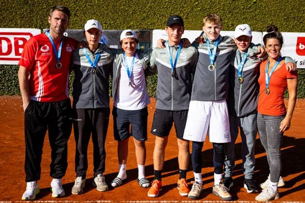 2. Platz: Baden-Württemberg - Gymnasium Englisches Institut Heidelberg, Jugend trainiert für Olympia - Herbstfinale Tennis 2025, Berlin, TC 1899 Blau-Weiss Berlin e.V., 24.09.2025, Copyright: xClaudioxGärtnerx