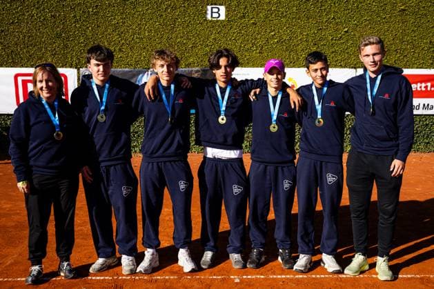 1. Platz: Hamburg - Stadtteilschule Alter Teichweg Hamburg, Jugend trainiert für Olympia - Herbstfinale Tennis 2025, Berlin, TC 1899 Blau-Weiss Berlin e.V., 24.09.2025, Copyright: xClaudioxGärtnerx