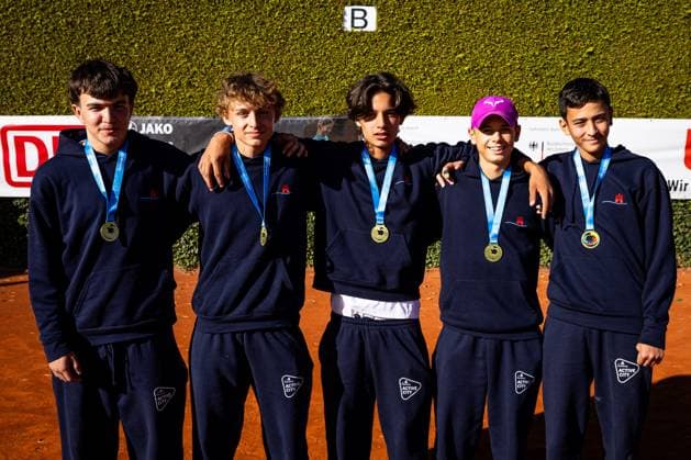 1. Platz: Hamburg - Stadtteilschule Alter Teichweg Hamburg, Jugend trainiert für Olympia - Herbstfinale Tennis 2025, Berlin, TC 1899 Blau-Weiss Berlin e.V., 24.09.2025, Copyright: xClaudioxGärtnerx