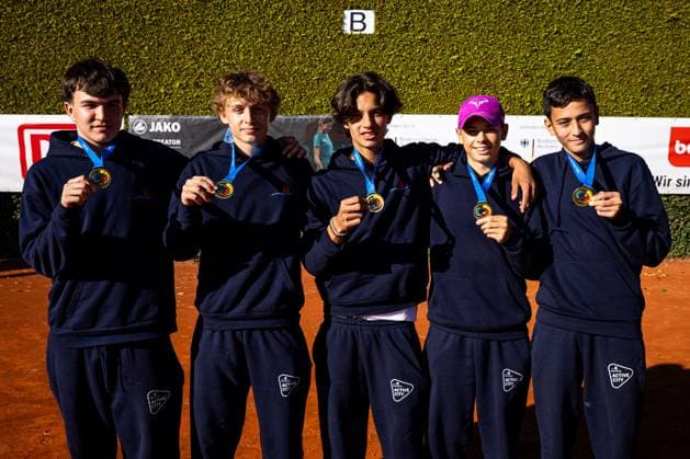 1. Platz: Hamburg - Stadtteilschule Alter Teichweg Hamburg, Jugend trainiert für Olympia - Herbstfinale Tennis 2025, Berlin, TC 1899 Blau-Weiss Berlin e.V., 24.09.2025, Copyright: xClaudioxGärtnerx