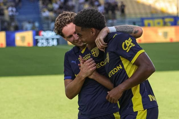 Parma s Sascha Britschgi celebrates with teammates after scoring the goal of 1-0 during Parma Calcio vs Spezia Calcio, Italian football Coppa Italia match in Parma, Italy, September 24 2025  Copyright: xLorenzoxCattani IPAxSportx xipa-agency.netx xx IPA_65686596 IPA_Agency_IPA65686596