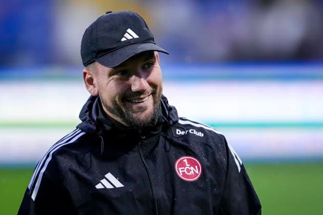 Thomas Oostendorp (Trainer, Cheftrainer, 1. FC Nürnberg), Einzelbild, Einzelfoto, Aktion, Action, 24.09.2025, Sinsheim (Hoffenheim) (Deutschland), Fussball, Google Pixel Frauen-Bundesliga, TSG 1899 Hoffenheim - 1. FC Nürnberg, DFB DFL REGULATIONS PROHIBIT ANY USE OF PHOTOGRAPHS AS IMAGE SEQUENCES AND OR QUASI-VIDEO.