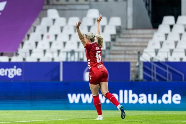GOOGLE PIXEL Frauen Bundesliga, SGS Essen - 1. FC Köln; 24.09.2025 Jubel zum 0:1 durch Sandra Jessen (1. FC Köln, 6), Tor, Torjubel GOOGLE PIXEL Frauen Bundesliga, SGS Essen - 1. FC Köln, Essen, Stadion an der Hafenstrasse am 24.09.2025 DFB REGULATIONS PROHIBIT ANY USE OF PHOTOGRAPHS AS IMAGE SEQUENCES AND OR QUASI-VIDEO. Copyright: xBEAUTIFULxSPORTS Wunderlx