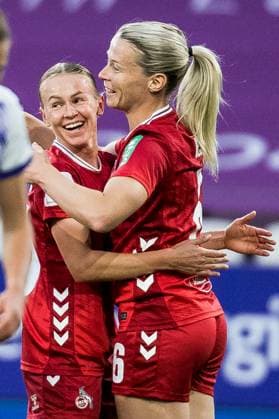 GOOGLE PIXEL Frauen Bundesliga, SGS Essen - 1. FC Köln; 24.09.2025 Jubel zum 0:1 durch Sandra Jessen (1. FC Köln, 6), Tor, Torjubel GOOGLE PIXEL Frauen Bundesliga, SGS Essen - 1. FC Köln, Essen, Stadion an der Hafenstrasse am 24.09.2025 DFB REGULATIONS PROHIBIT ANY USE OF PHOTOGRAPHS AS IMAGE SEQUENCES AND OR QUASI-VIDEO. Copyright: xBEAUTIFULxSPORTS Wunderlx