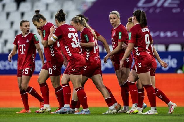 GOOGLE PIXEL Frauen Bundesliga, SGS Essen - 1. FC Köln; 24.09.2025 Jubel zum 0:1 durch Sandra Jessen (1. FC Köln, 6), Tor, Torjubel GOOGLE PIXEL Frauen Bundesliga, SGS Essen - 1. FC Köln, Essen, Stadion an der Hafenstrasse am 24.09.2025 DFB REGULATIONS PROHIBIT ANY USE OF PHOTOGRAPHS AS IMAGE SEQUENCES AND OR QUASI-VIDEO. Copyright: xBEAUTIFULxSPORTS Wunderlx