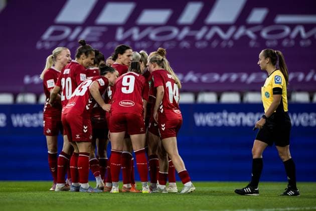 GOOGLE PIXEL Frauen Bundesliga, SGS Essen - 1. FC Köln; 24.09.2025 Jubel zum 0:1 durch Sandra Jessen (1. FC Köln, 6), Tor, Torjubel GOOGLE PIXEL Frauen Bundesliga, SGS Essen - 1. FC Köln, Essen, Stadion an der Hafenstrasse am 24.09.2025 DFB REGULATIONS PROHIBIT ANY USE OF PHOTOGRAPHS AS IMAGE SEQUENCES AND OR QUASI-VIDEO. Copyright: xBEAUTIFULxSPORTS Wunderlx