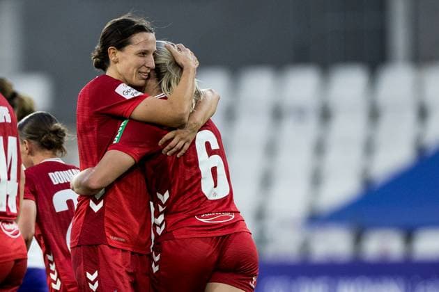 GOOGLE PIXEL Frauen Bundesliga, SGS Essen - 1. FC Köln; 24.09.2025 Jubel zum 0:2 durch Sandra Jessen (1. FC Köln, 6), Tor, Torjubel GOOGLE PIXEL Frauen Bundesliga, SGS Essen - 1. FC Köln, Essen, Stadion an der Hafenstrasse am 24.09.2025 DFB REGULATIONS PROHIBIT ANY USE OF PHOTOGRAPHS AS IMAGE SEQUENCES AND OR QUASI-VIDEO. Copyright: xBEAUTIFULxSPORTS Wunderlx
