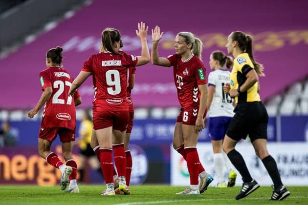 GOOGLE PIXEL Frauen Bundesliga, SGS Essen - 1. FC Köln; 24.09.2025 Jubel zum 0:2 durch Sandra Jessen (1. FC Köln, 6), Tor, Torjubel GOOGLE PIXEL Frauen Bundesliga, SGS Essen - 1. FC Köln, Essen, Stadion an der Hafenstrasse am 24.09.2025 DFB REGULATIONS PROHIBIT ANY USE OF PHOTOGRAPHS AS IMAGE SEQUENCES AND OR QUASI-VIDEO. Copyright: xBEAUTIFULxSPORTS Wunderlx