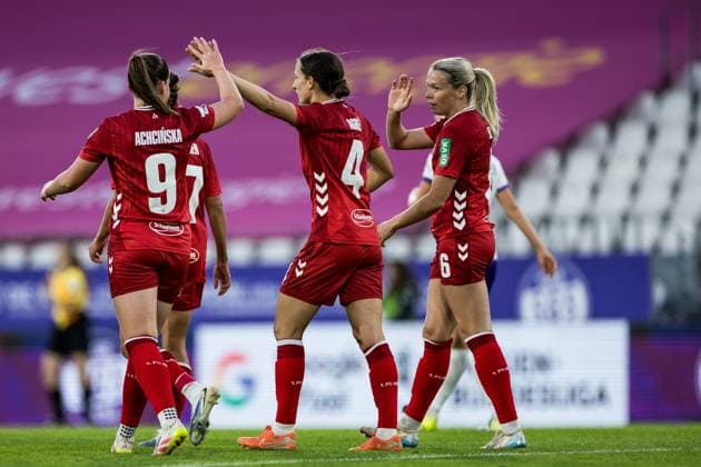 GOOGLE PIXEL Frauen Bundesliga, SGS Essen - 1. FC Köln; 24.09.2025 Jubel zum 0:2 durch Sandra Jessen (1. FC Köln, 6), Tor, Torjubel GOOGLE PIXEL Frauen Bundesliga, SGS Essen - 1. FC Köln, Essen, Stadion an der Hafenstrasse am 24.09.2025 DFB REGULATIONS PROHIBIT ANY USE OF PHOTOGRAPHS AS IMAGE SEQUENCES AND OR QUASI-VIDEO. Copyright: xBEAUTIFULxSPORTS Wunderlx