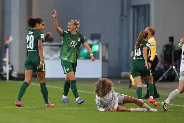 VfL - Bremen, BL Frauen Wolfsburg, 24.09.2025, FUßBALL - VfL Wolfsburg vs. SV Werder Bremen, Google Pixel Frauen-Bundesliga, Saison 2025 26. Alexandra Popp (VfL Wolfsburg), Wolfsburg